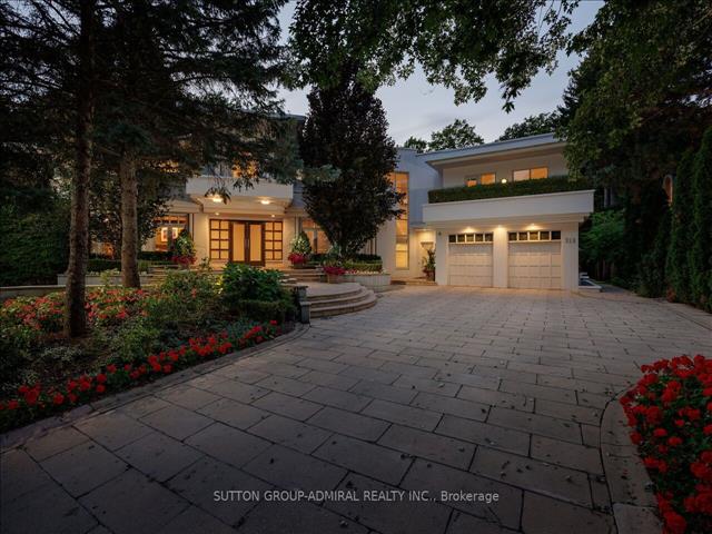 212 Sandringham Dr