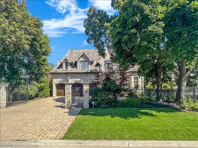 63 Rollscourt Dr