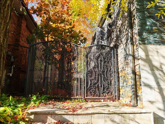 300 Hendon Ave