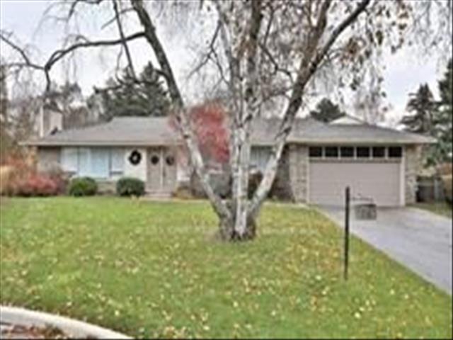 12 King Maple Pl