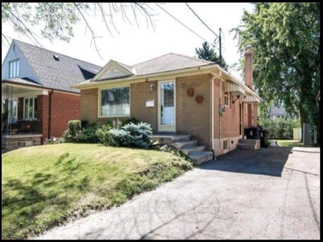 57 Athabaska Ave